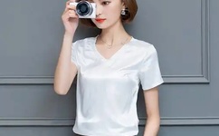 医生含着我的奶边摸边做